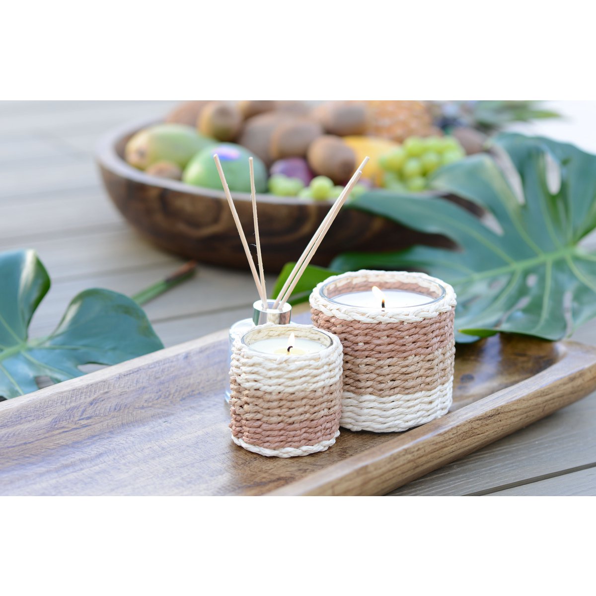 Brown and yellow braided glass candle with 10x10x10cm - CozyVibe.eu