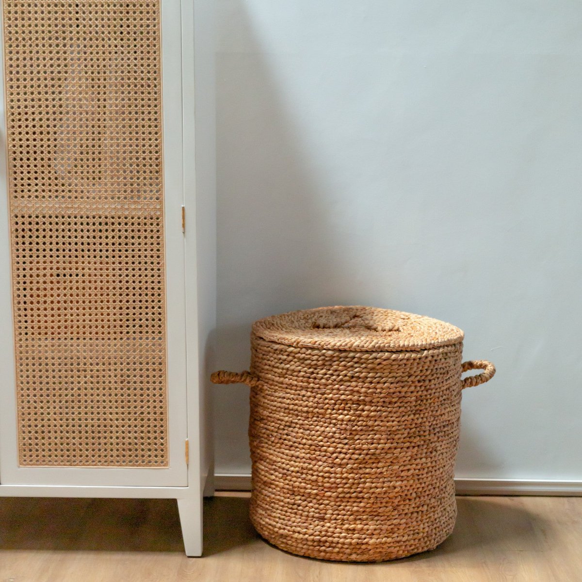 Boho-Wäschekorb aus Wasserhyazinthe für ein gemütliches Zuhause von CozyVibe