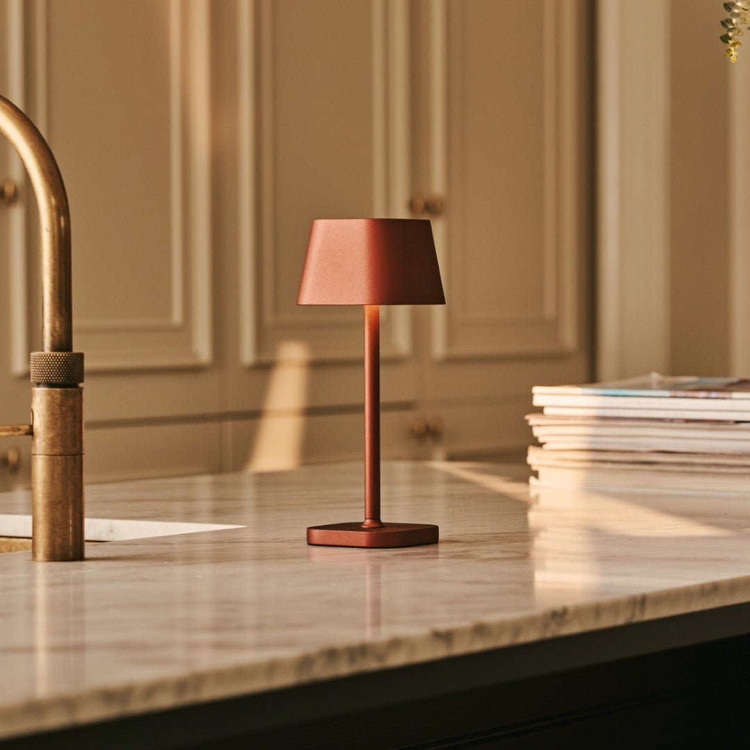 Ava Bronze wiederaufladbare Tischleuchte – kabellos und dimmbar – CozyVibe.eu