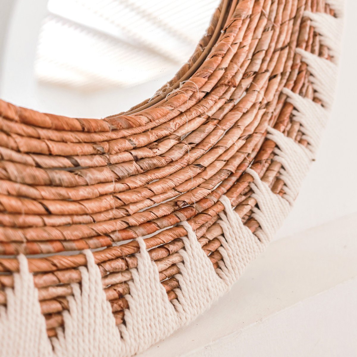 AWAN Boho-Wandspiegel – handgefertigtes rundes Design mit Baumwollschnüren – CozyVibe.eu