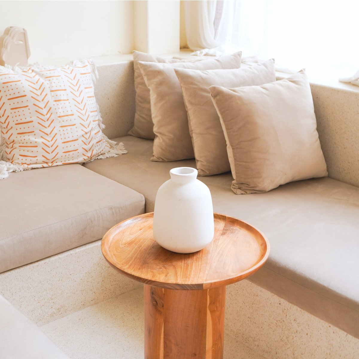 Bawa White Clay Vase – Small Round Decorative Flower Vase - CozyVibe.eu