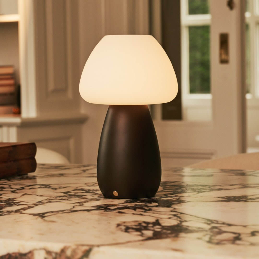 Portable bear lamp in dark brown, USB rechargeable