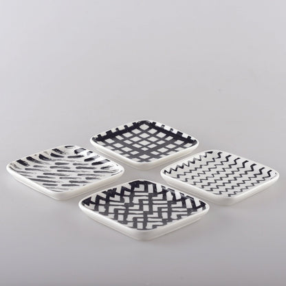 Black and white plates 9.5cm - Lot of 4 - CozyVibe.eu