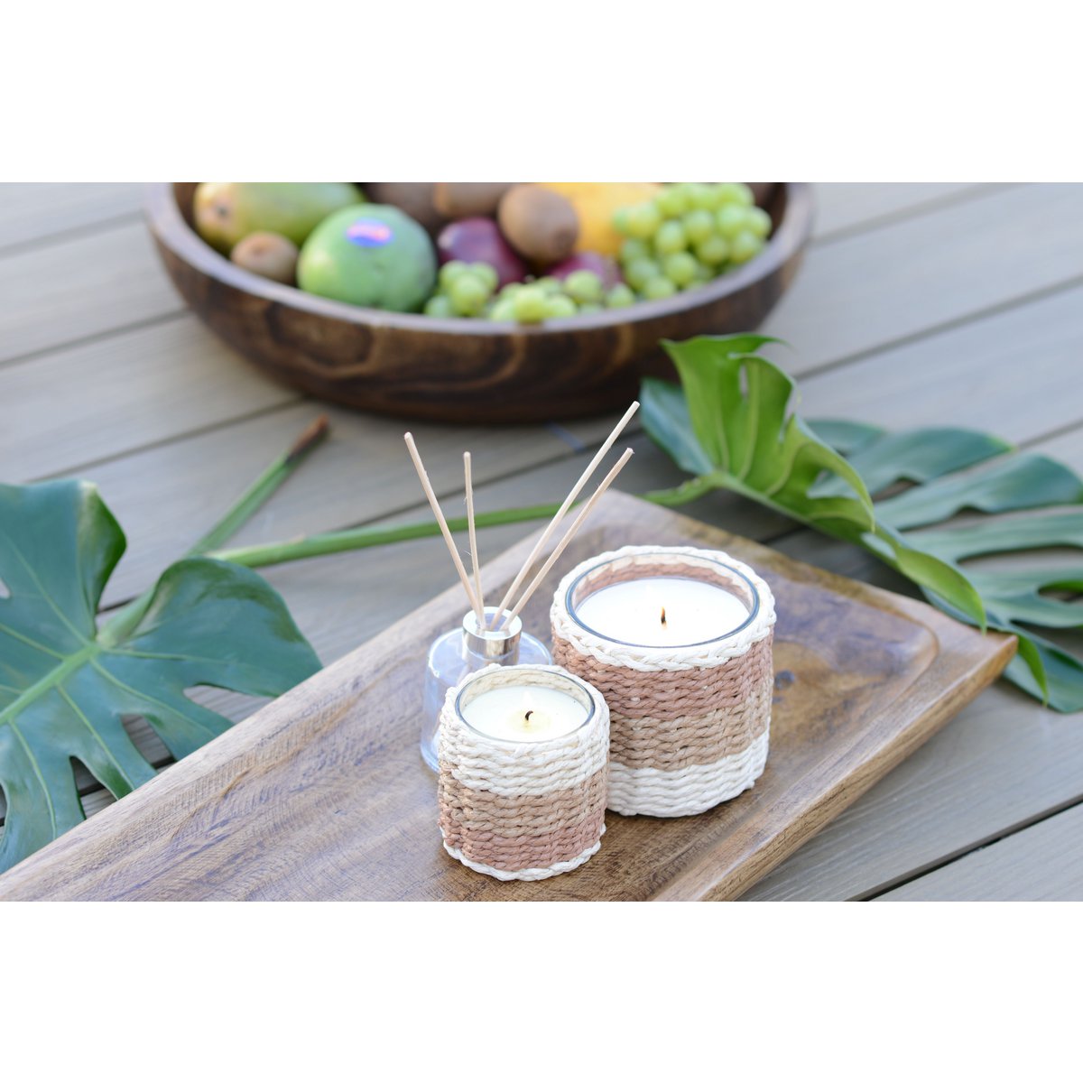 Brown and yellow braided glass candle with 10x10x10cm - CozyVibe.eu