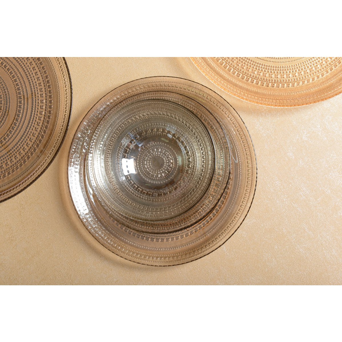 Rauchglas-Teller Caesar als elegante runde Tischdekoration, Küchenaccessoire | CozyVibe