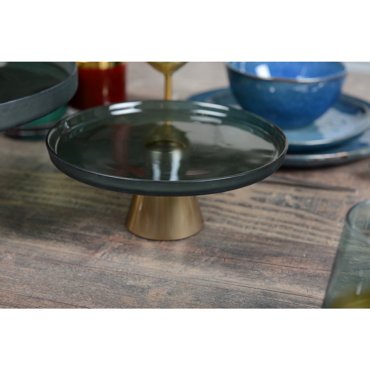 Cake stand green on gold foot 21x21x8cm - CozyVibe.eu