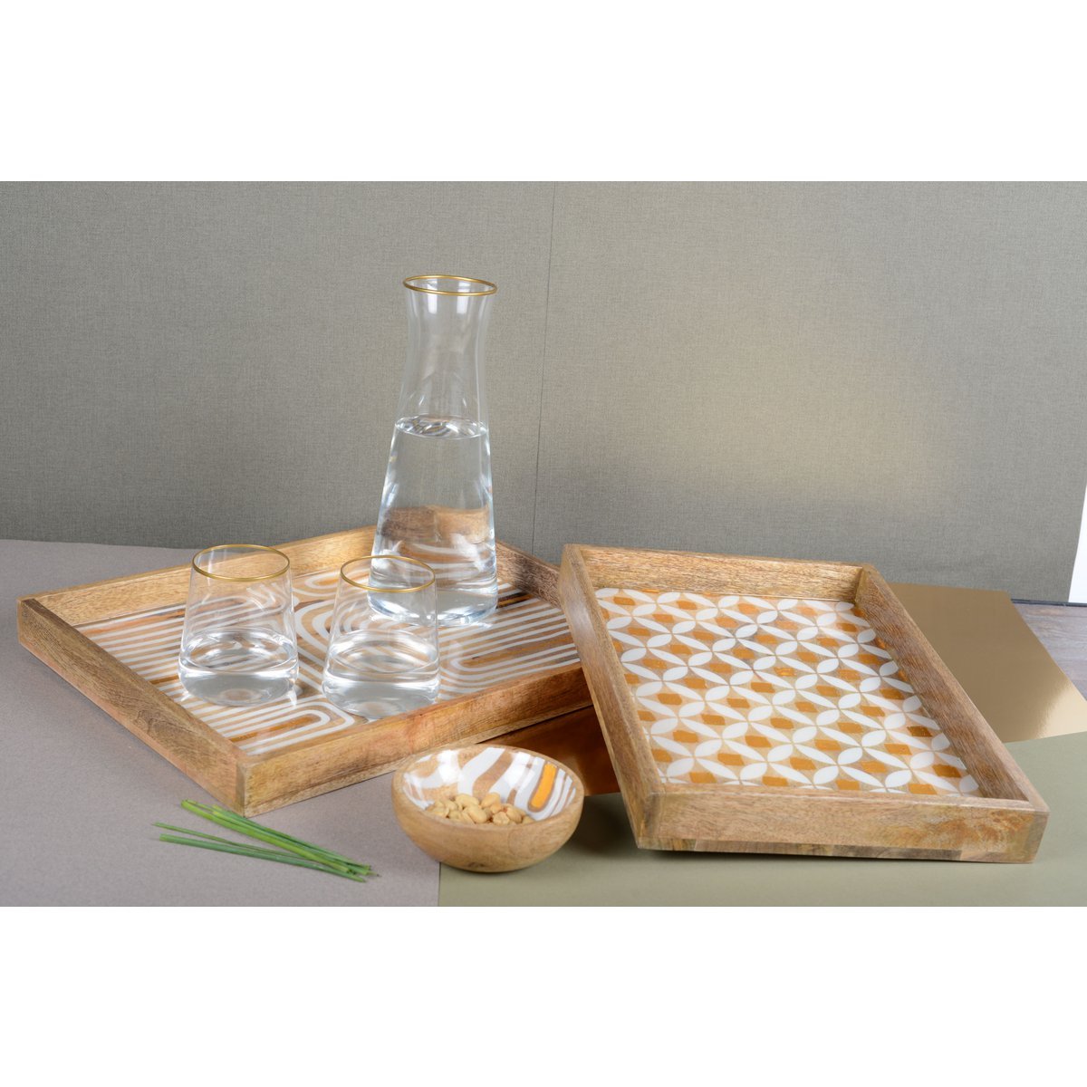 Glaskaraffe mit Goldrand, 28cm, als stilvolles Tisch- und Wohnaccessoire | CozyVibe