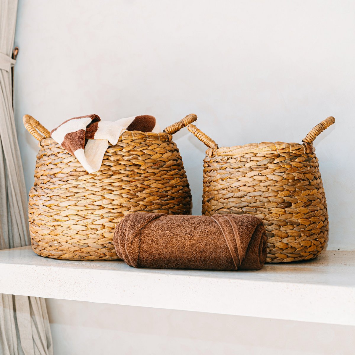 CITRA Round Woven Laundry Basket – Large Water Hyacinth Hamper - CozyVibe.eu