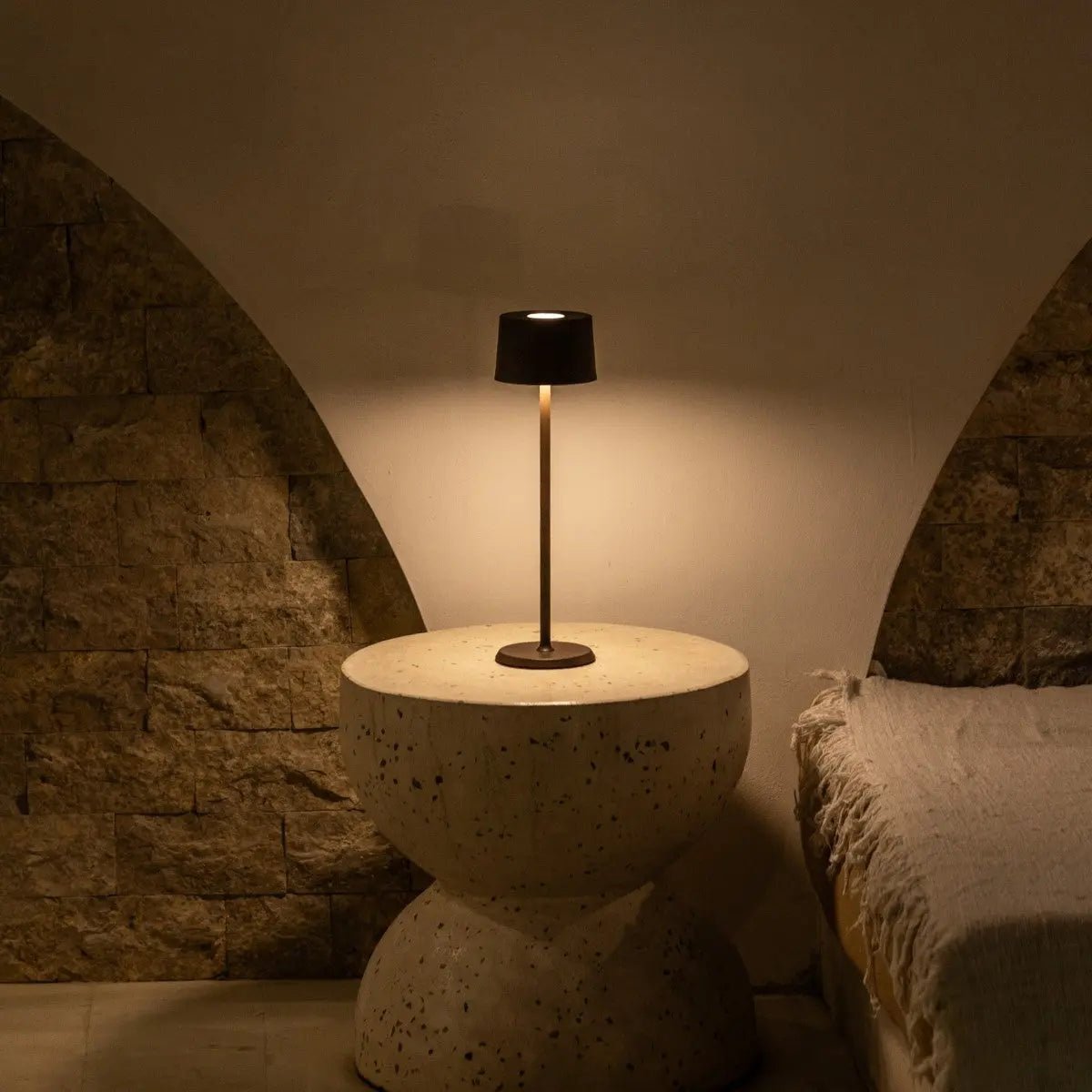 David Lamp – Rechargeable Iron Table Light, Dimmable & Cordless - CozyVibe.eu