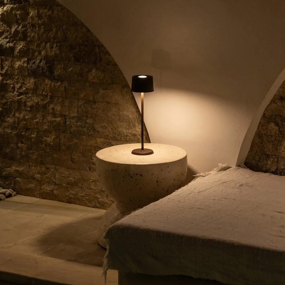 David Lamp – Rechargeable Iron Table Light, Dimmable & Cordless - CozyVibe.eu