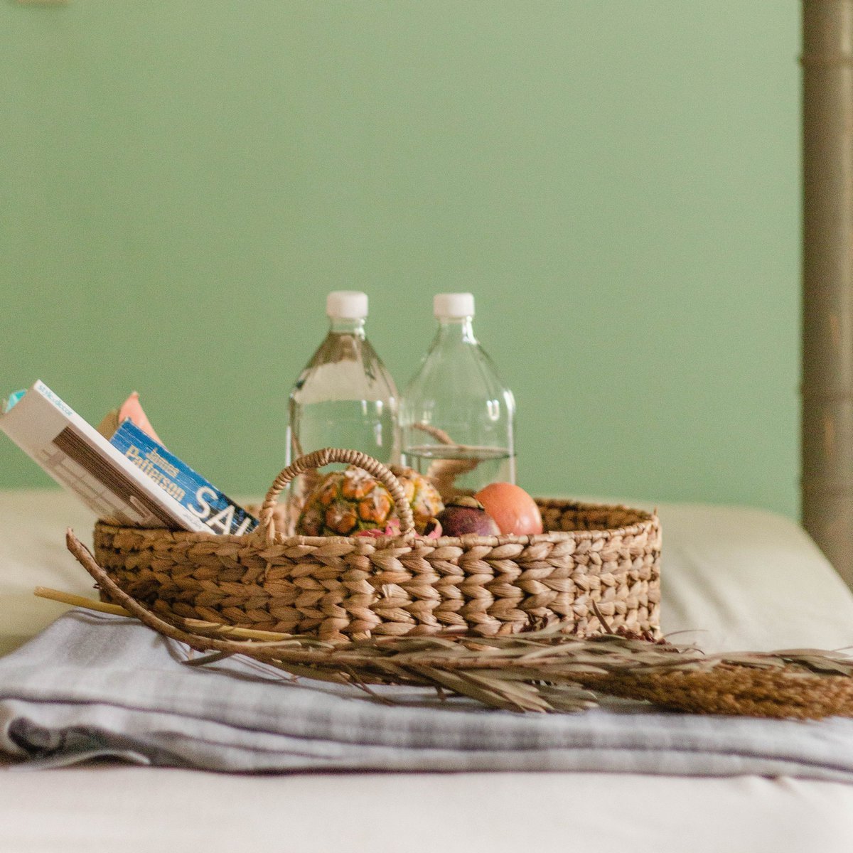 Decorative Tray MATAHARI made of Water Hyacinth (3 sizes) - CozyVibe.eu