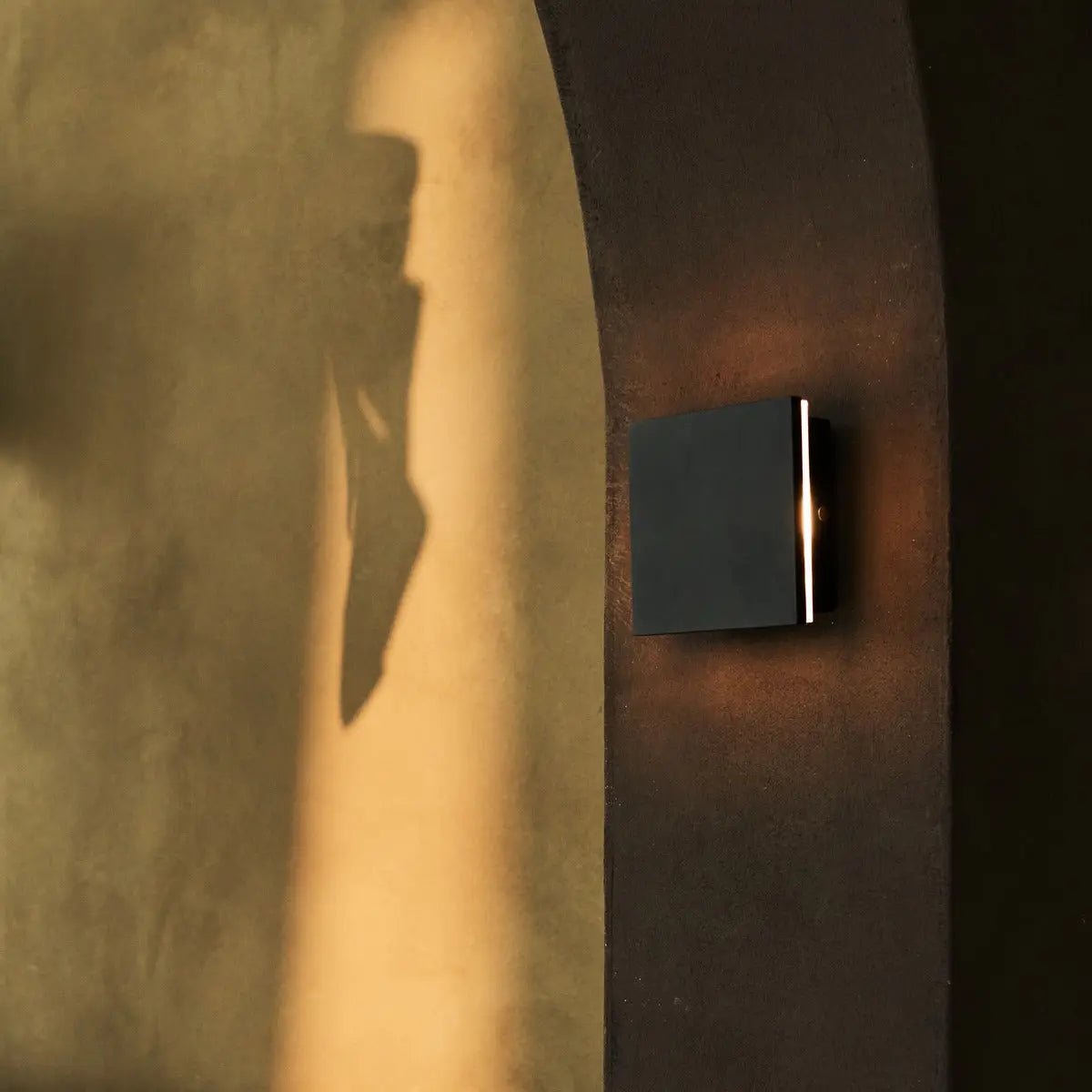 Lane Black Rechargeable Wall Light – 5000K