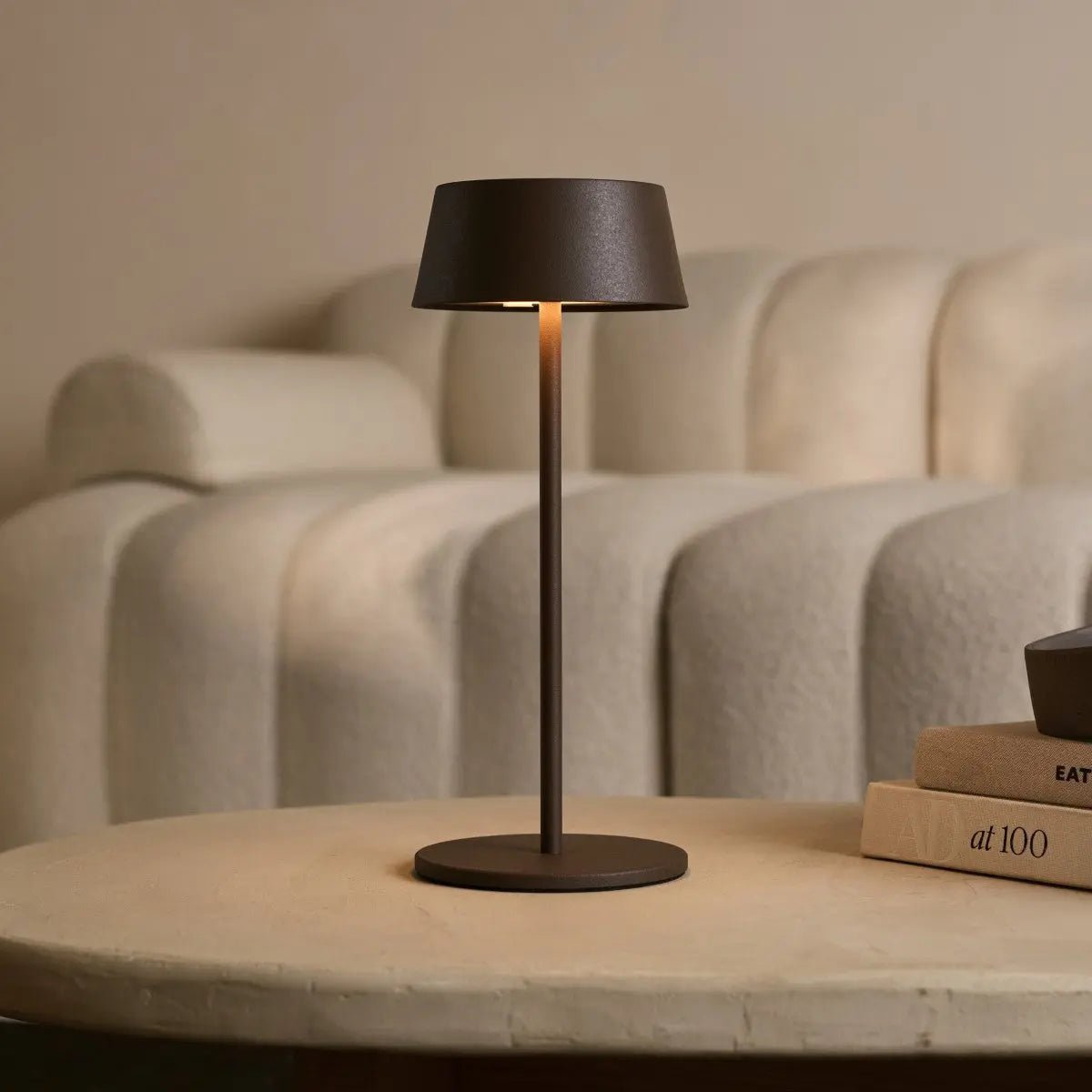 Hugo Lamp – Rechargeable Table Light, Dimmable & Cordless - CozyVibe.eu