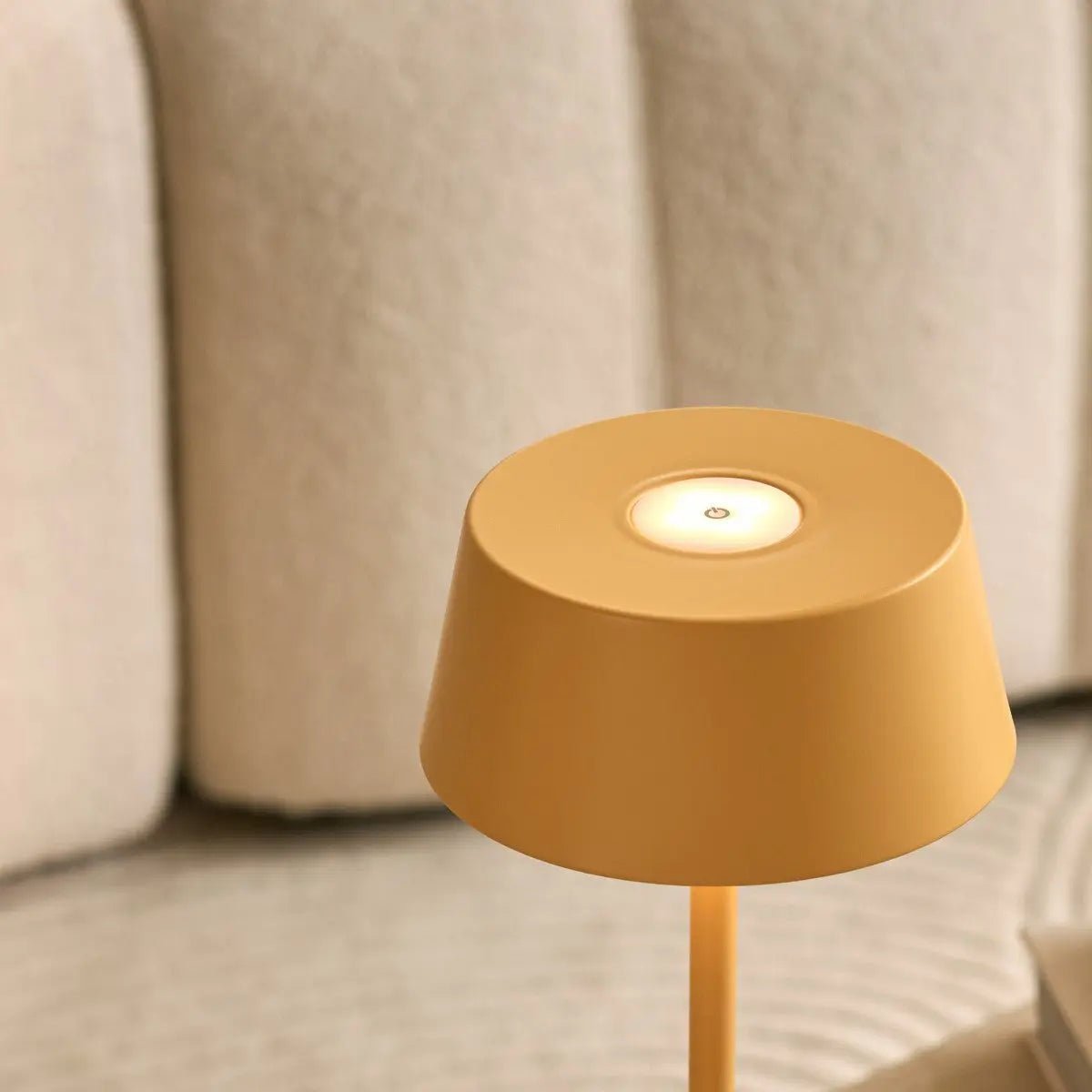 Hugo Tischleuchte – wiederaufladbar, dimmbar und elegant – CozyVibe.eu