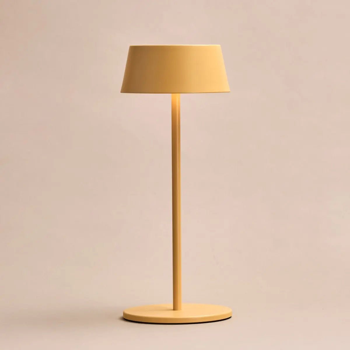 Hugo Lamp – Rechargeable Table Light, Dimmable & Elegant - CozyVibe.eu