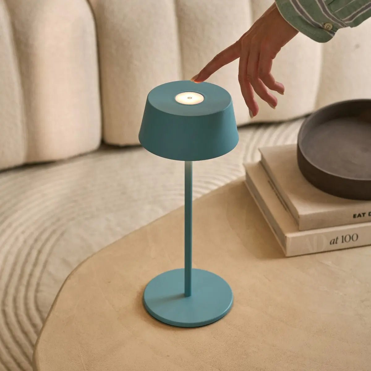 Hugo modern dimmable LED table lamp with cordless rechargeable power