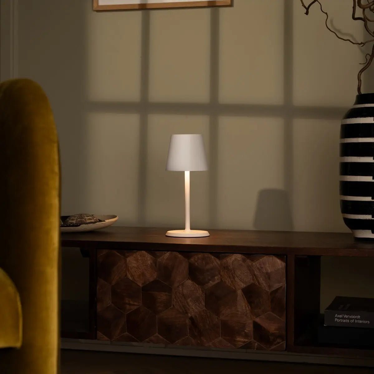 Elegant rechargeable table lamp, James model, cordless lighting