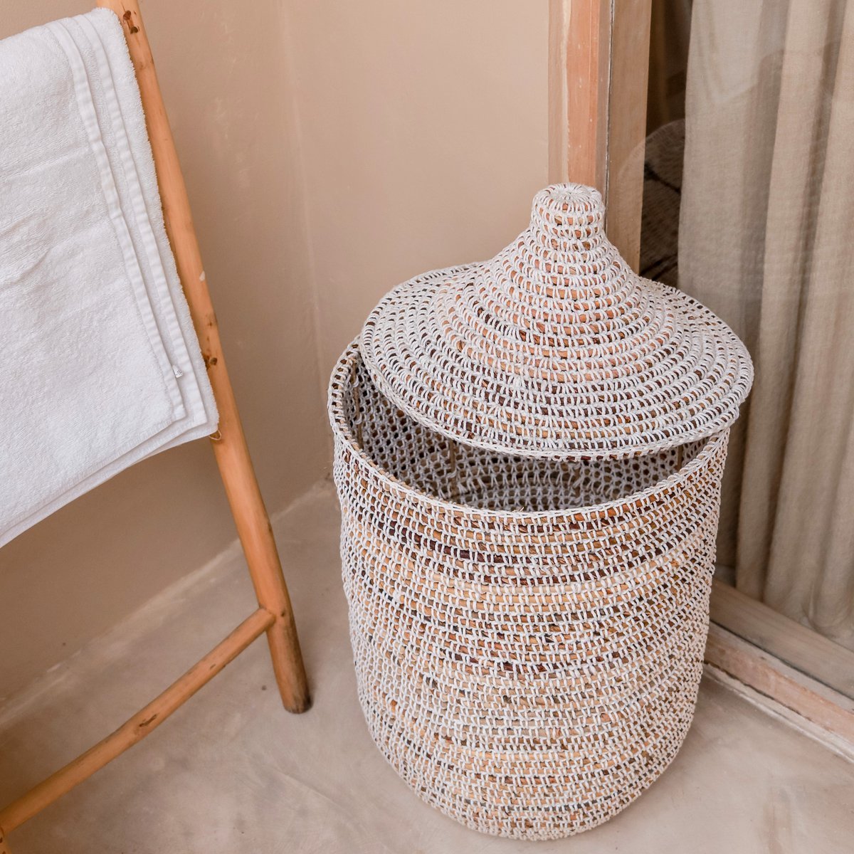 KAJA handwoven banana fibre laundry basket with lid for home décor by CozyVibe

