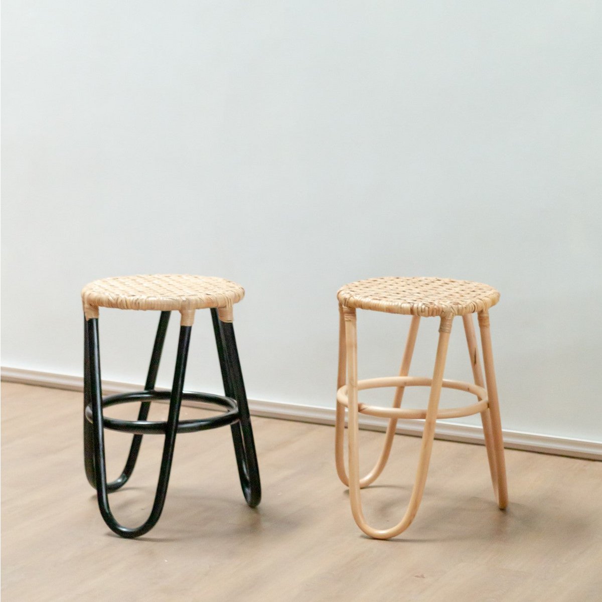 KOLAKA – runder Rattanhocker als rustikaler Boho-Wohnakzent | CozyVibes