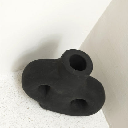 LEMBAH Vase – Black Clay Vase for Dried Flowers - CozyVibe.eu