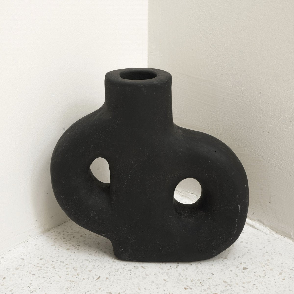 LEMBAH Vase – schwarze Tonvase für Trockenblumen – CozyVibe.eu