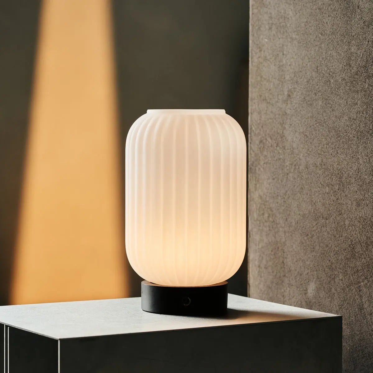 Lilly Rechargeable Lamp – Frosted Glass & Dimmable Light - CozyVibe.eu