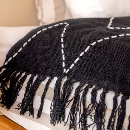LINGGAH Black Handwoven Boho Cotton Blanket with Fringes - CozyVibe.eu