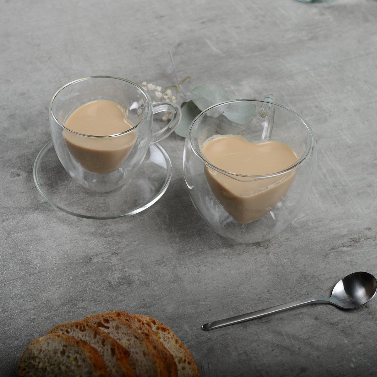 2er-Set doppelwandiger Glastassen mit Herzform – CozyVibe.eu