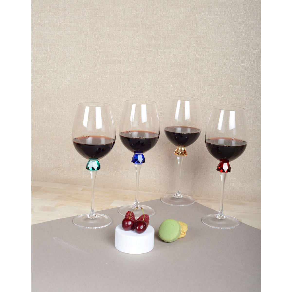 Lot of 4 wine glasses with extra accent on foot - CozyVibe.eu