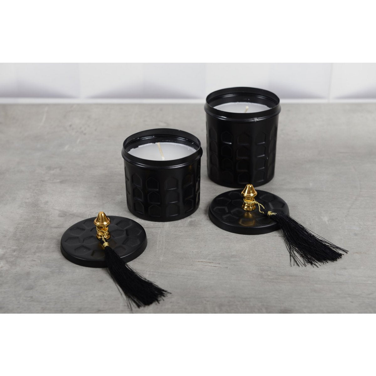 Mattschwarze Vanille-Duftkerze, 8x8x12cm, als elegantes Wohnaccessoire | cozyvibes