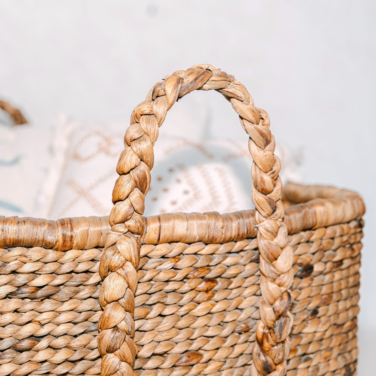 MENTARI Extra Large Laundry Basket – Handmade Square Water Hyacinth Hamper - CozyVibe.eu