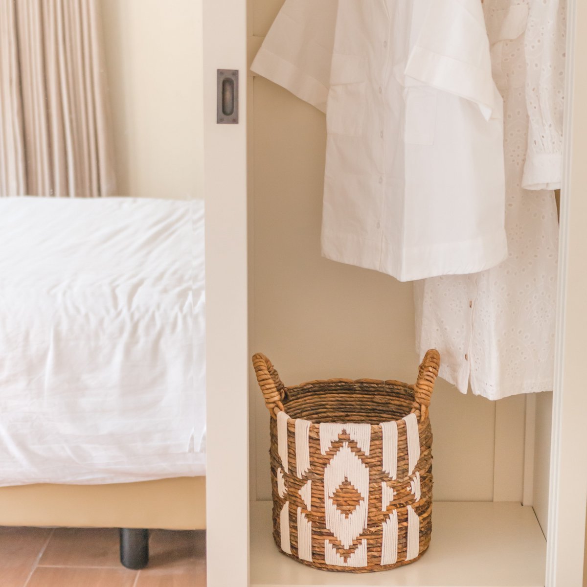 NASARI Basket – Banana Fibre Storage with Macrame - CozyVibe.eu