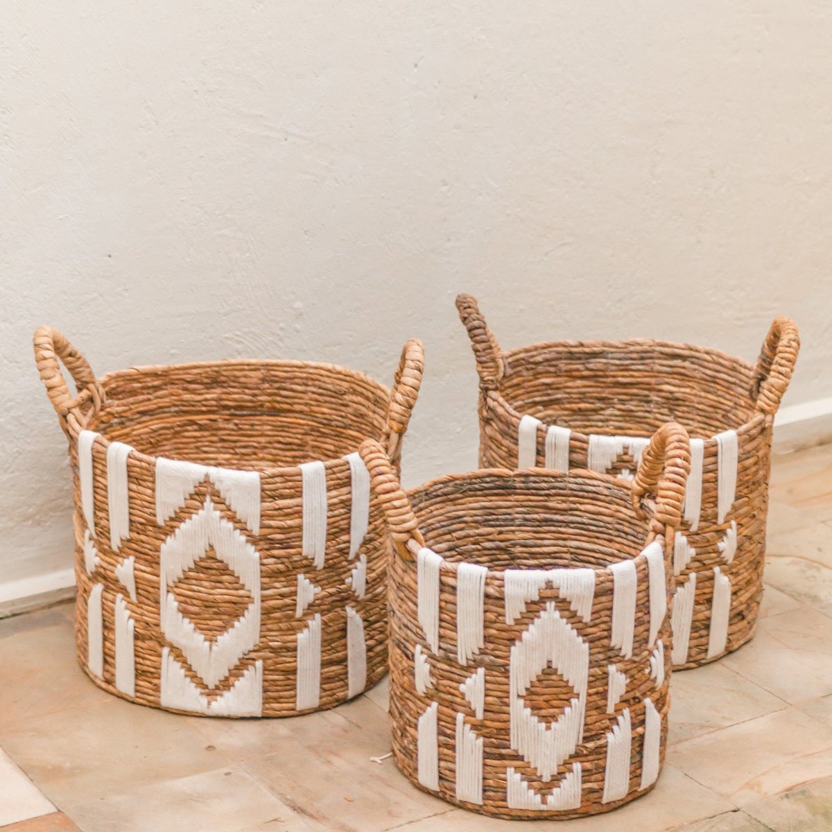 NASARI Basket – Banana Fibre Storage with Macrame - CozyVibe.eu