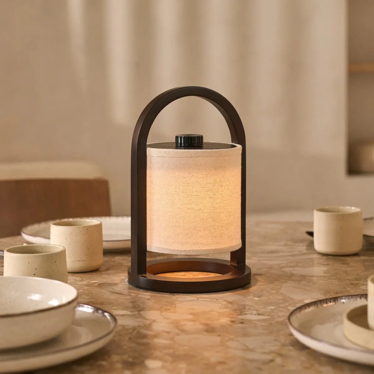 River Dark Brown Holzleuchte – kabellos, wiederaufladbar und dimmbar – CozyVibe.eu