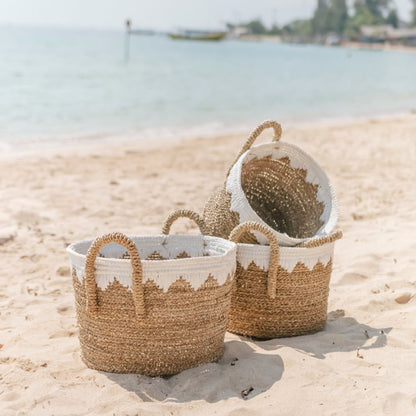 Round Seagrass Baskets with White Cotton Cords WAIGEO (3 sizes) Decorative Laundry or Storage Basket - CozyVibe.eu