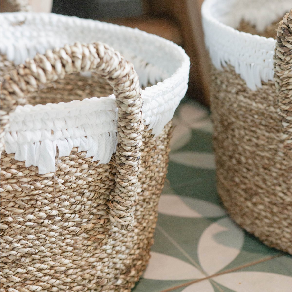 Round Seagrass Baskets with White Cotton Cords WAIGEO (3 sizes) Decorative Laundry or Storage Basket - CozyVibe.eu