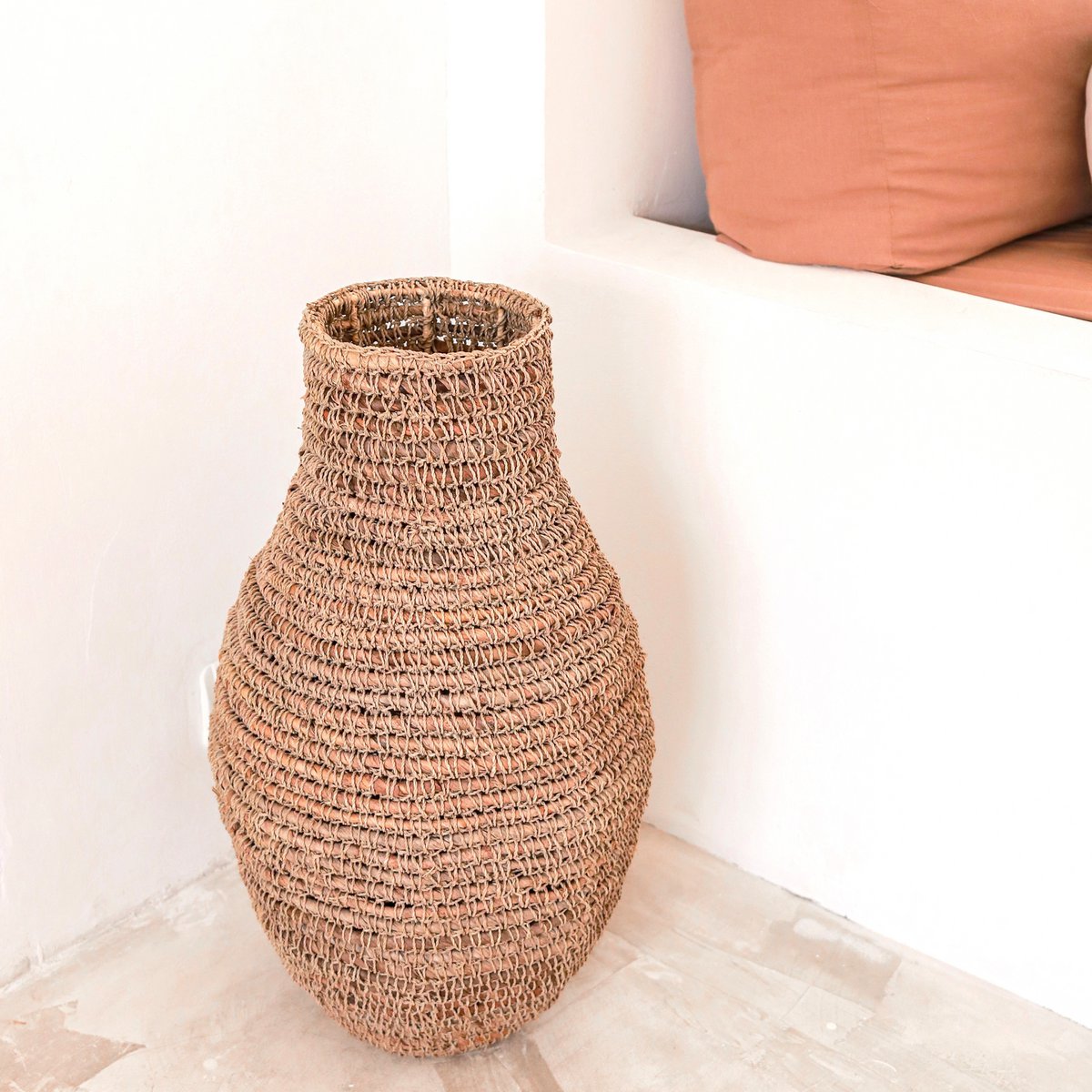 Sakra Woven Boho Vase – Banana Fibre & Raffia Decor Piece - CozyVibe.eu
