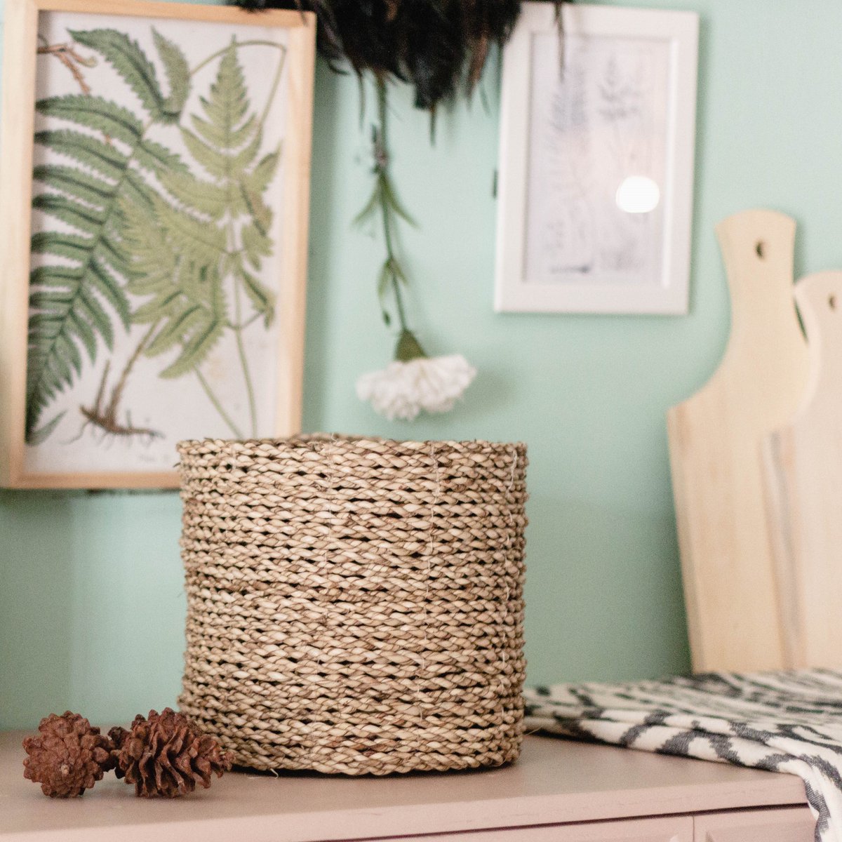 Small Seagrass Basket BHINNEKA | Plant Basket | Woven Boho Basket | Planter | Decorative Basket | Small Storage Basket | Round Flower Basket - CozyVibe.eu