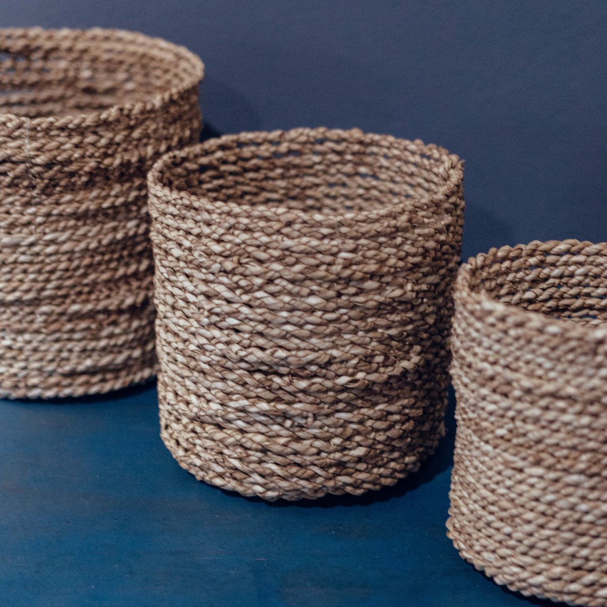 Small Seagrass Basket BHINNEKA | Plant Basket | Woven Boho Basket | Planter | Decorative Basket | Small Storage Basket | Round Flower Basket - CozyVibe.eu