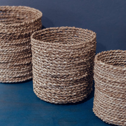 Small Seagrass Basket BHINNEKA | Plant Basket | Woven Boho Basket | Planter | Decorative Basket | Small Storage Basket | Round Flower Basket - CozyVibe.eu