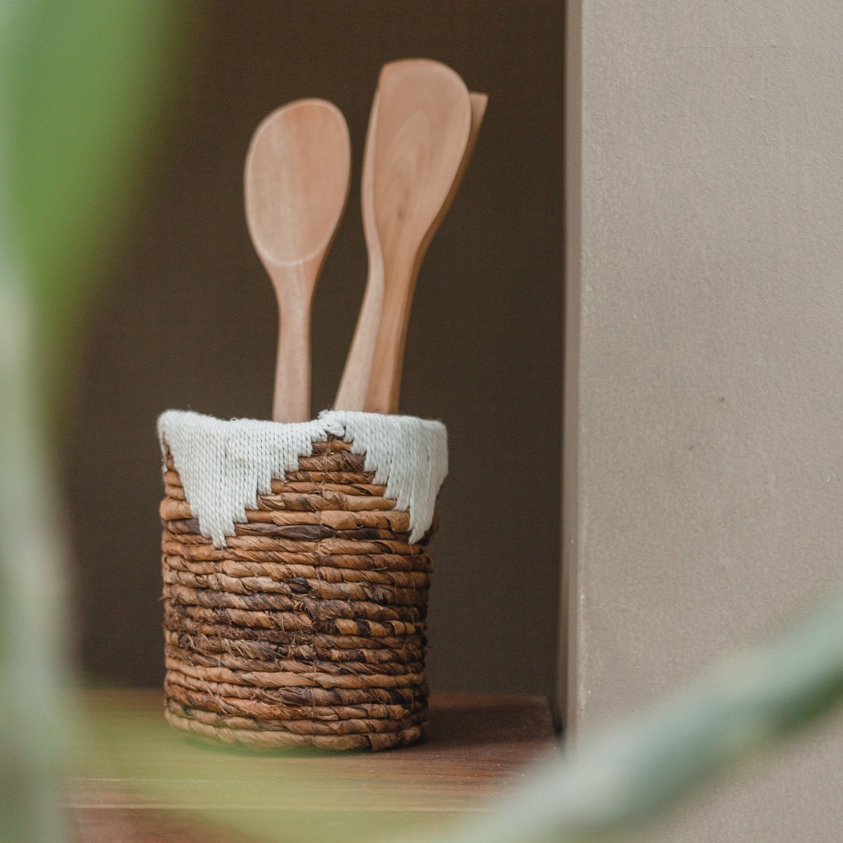 Small Seagrass Basket MENIK | Plant Basket | Woven Boho Basket | Planter | Round Flower Basket | Macrame Basket - CozyVibe.eu