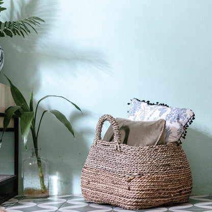 Boho-style seagrass and banana fibre basket for living room décor by CozyVibe

