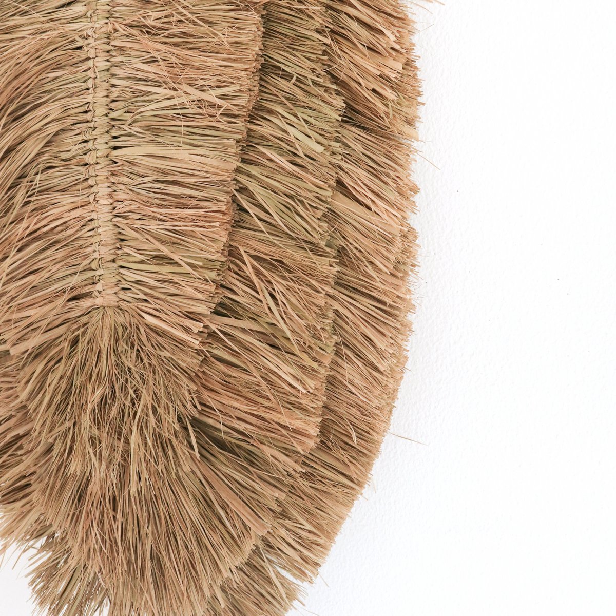 TIPIN Wall Decor – Raffia Leaf 50 cm Handwoven - CozyVibe.eu