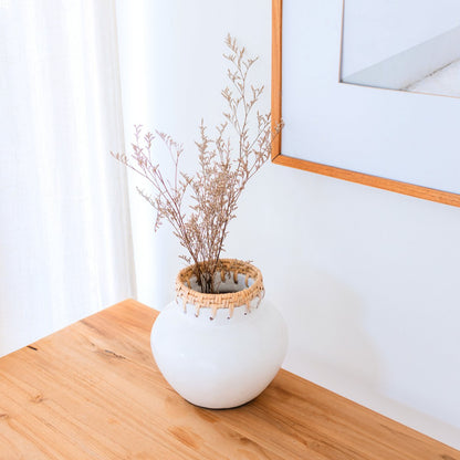 TUBAN White Clay Vase – Handmade Vase with Rattan Detail - CozyVibe.eu