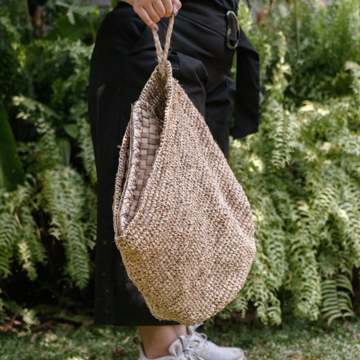Wall Basket UTARA Hanging Storage Basket made of Raffia - CozyVibe.eu