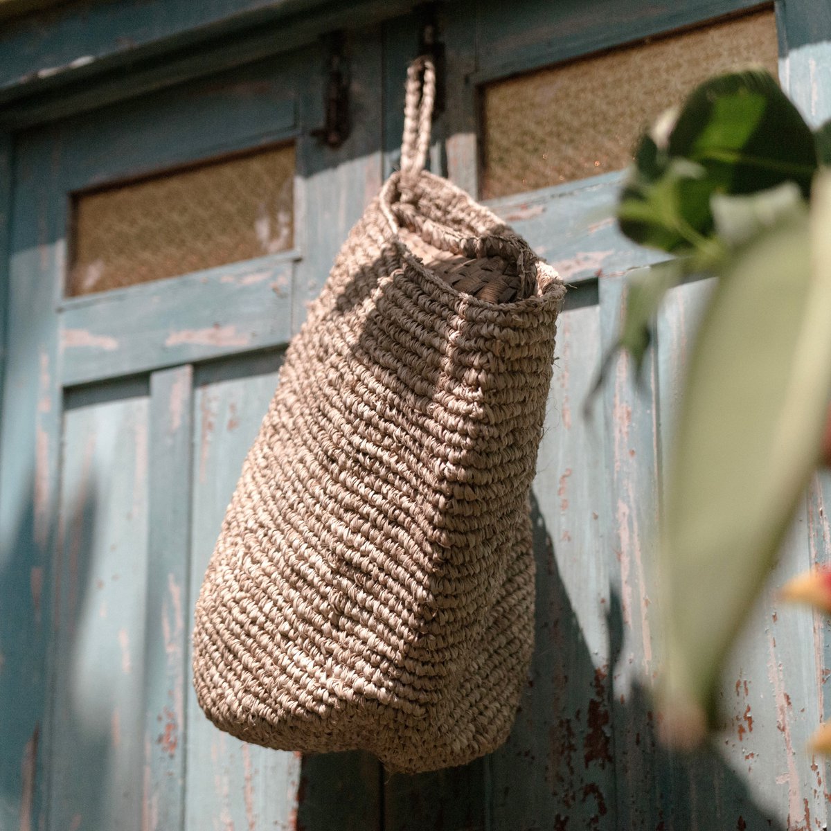 Wall Basket UTARA Hanging Storage Basket made of Raffia - CozyVibe.eu