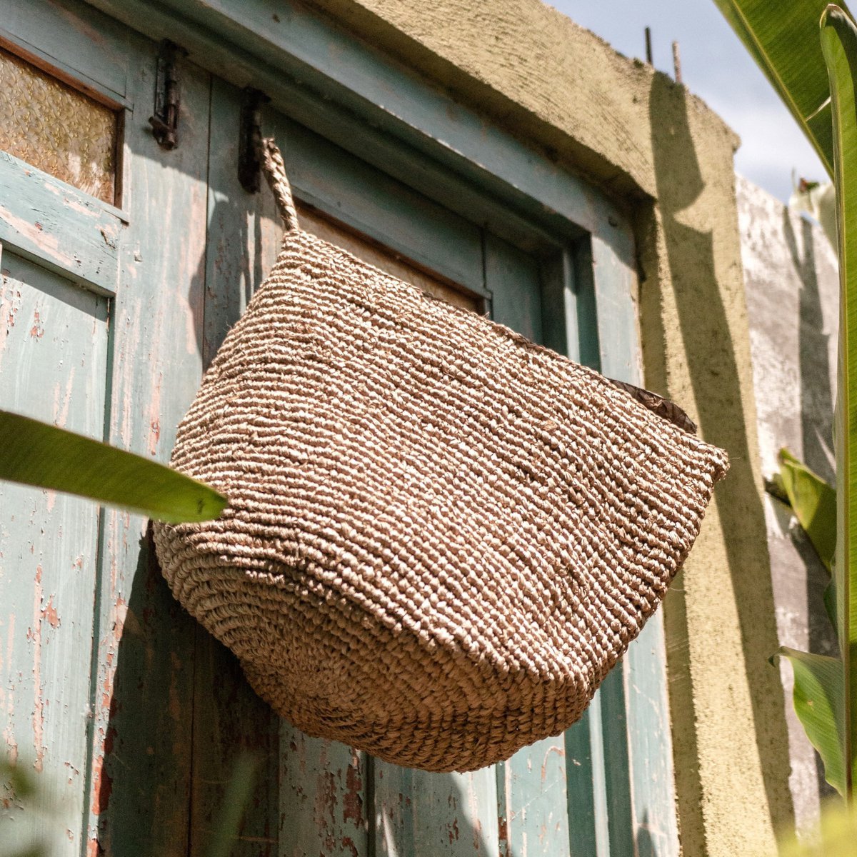 Wall Basket UTARA Hanging Storage Basket made of Raffia - CozyVibe.eu