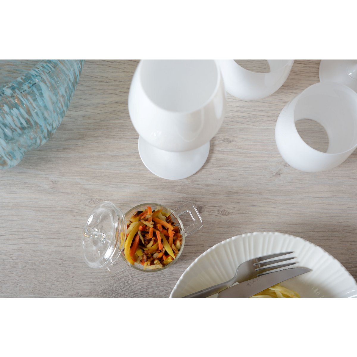 Weißer tiefer Teller Flora, 21.2x21.2x3.8cm – CozyVibe.eu