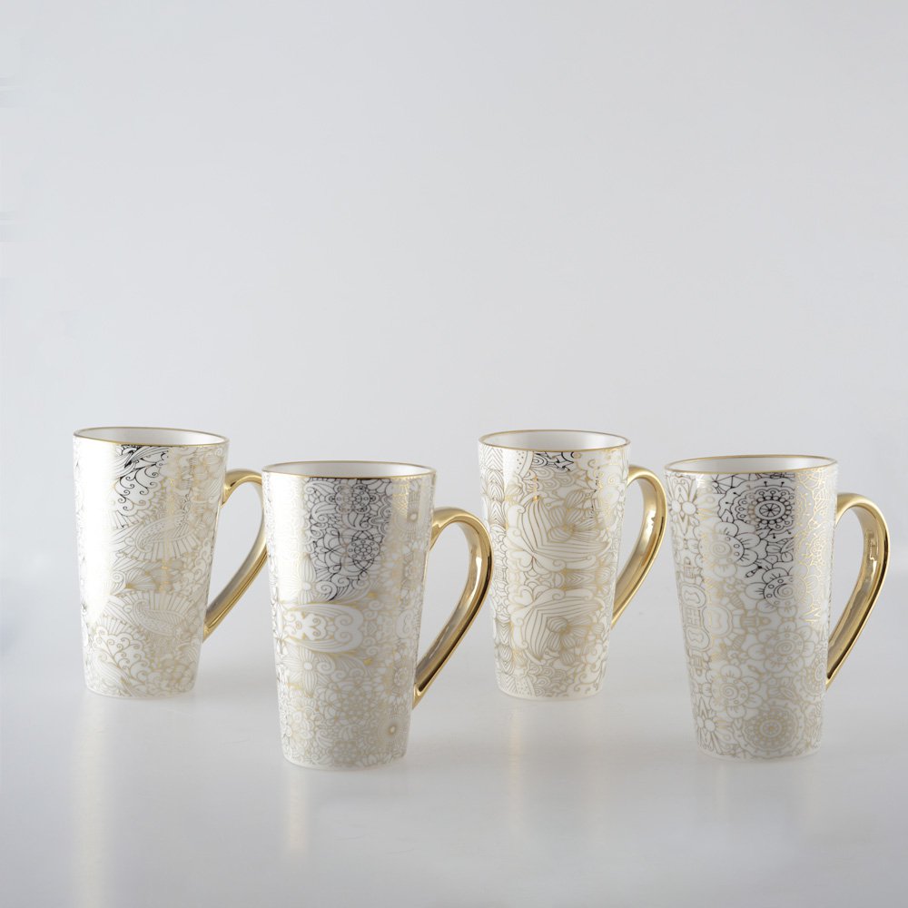 Weiße Becher mit abstraktem Design, 4er-Set – CozyVibe.eu