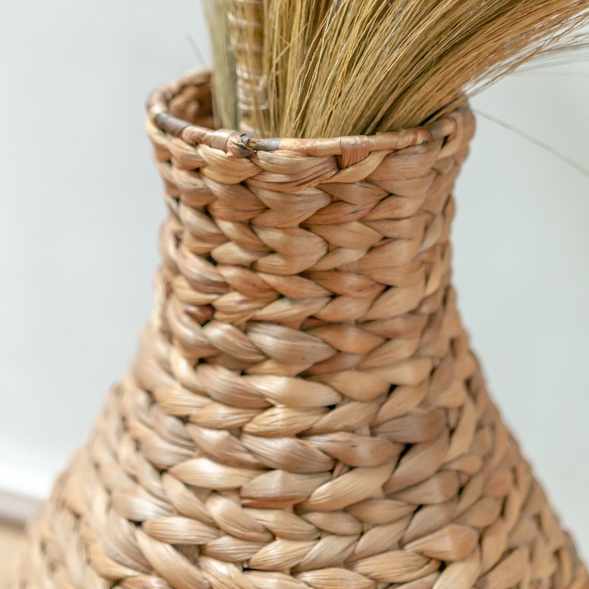 Woven Boho Vase DAYANA natural made from Water Hyacinth - CozyVibe.eu